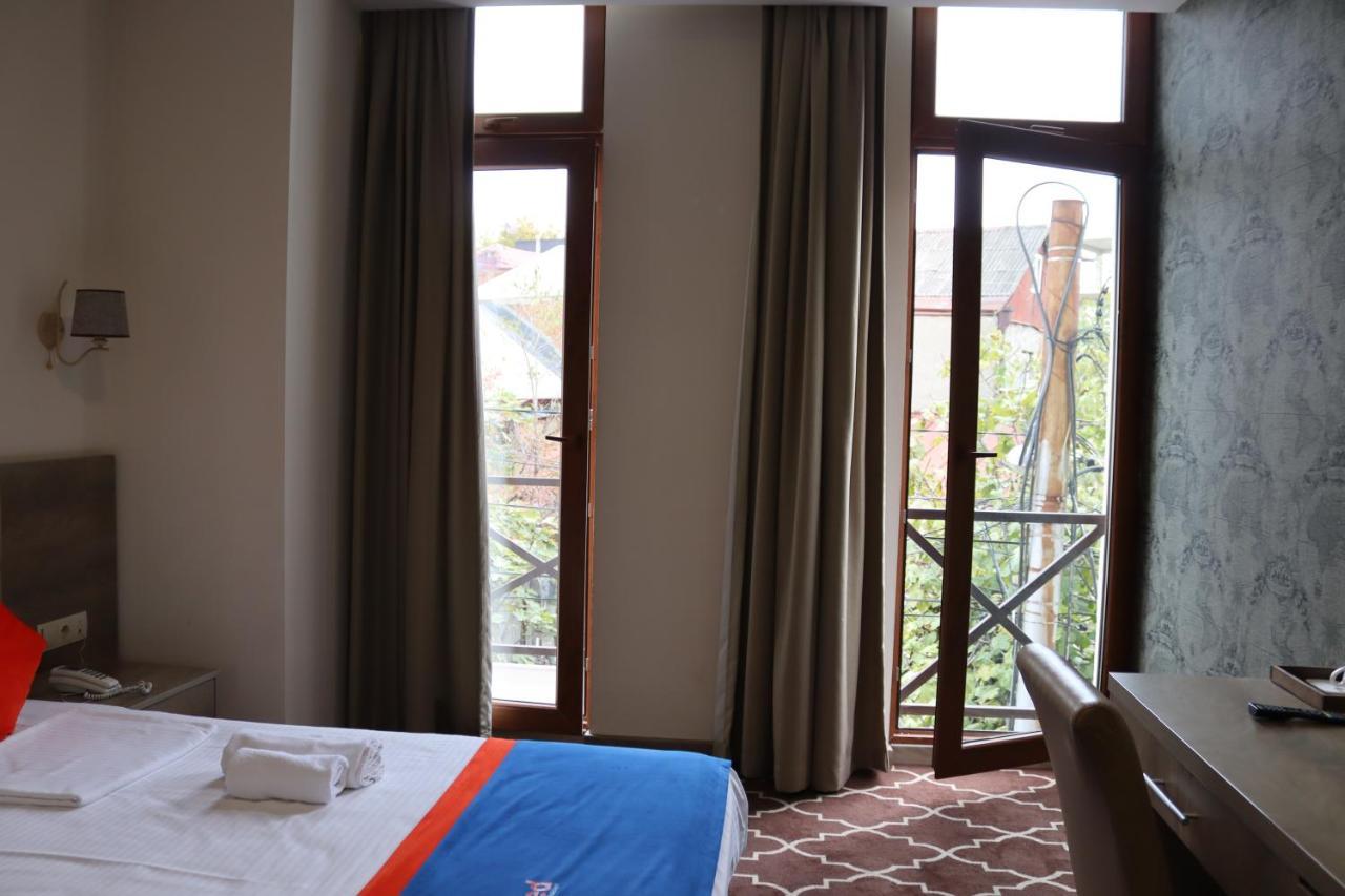 Gallery Inn Tbilisi Exterior photo